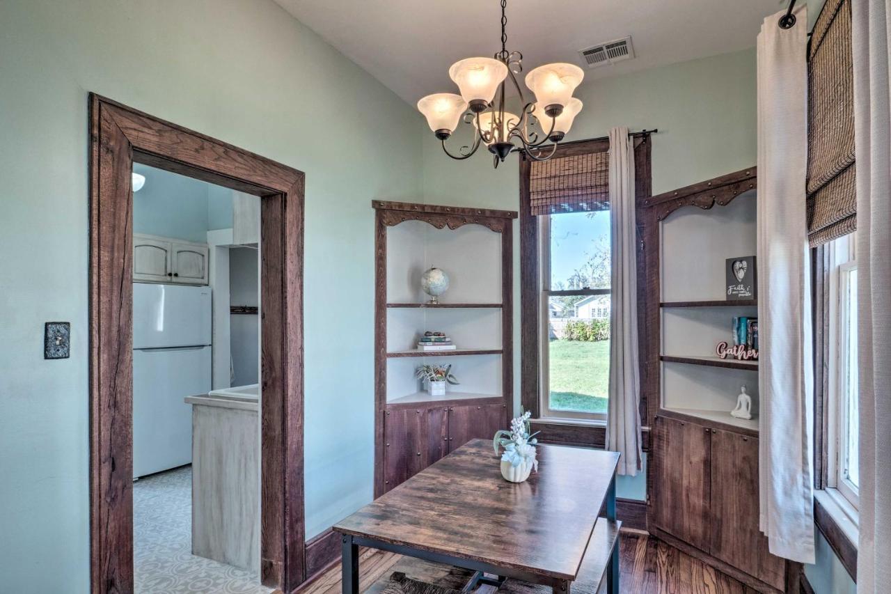Lake Charles Cottage With Fireplace And Yard! Bagian luar foto