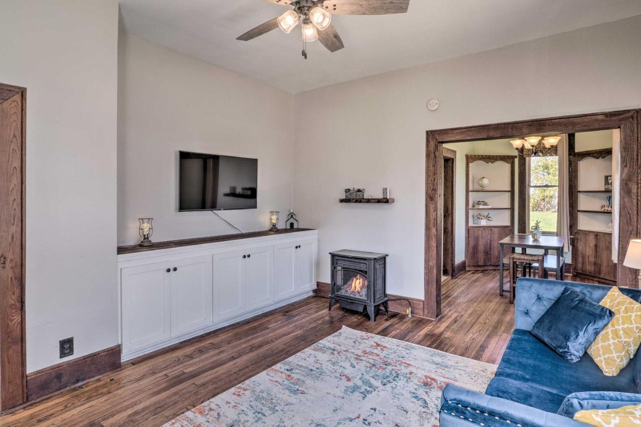 Lake Charles Cottage With Fireplace And Yard! Bagian luar foto
